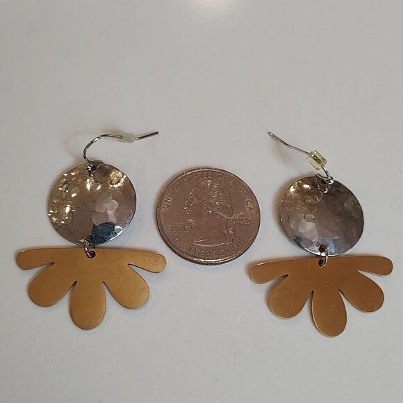 Hammered Silver Disc with Gold Daisy Petal Dangles French Wire Pierced Earrings - Picture 7 of 7